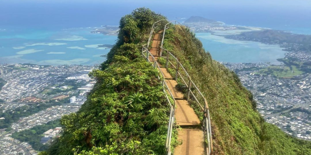 Is the Stairway to Heaven Hike on Oahu Worth the Risk